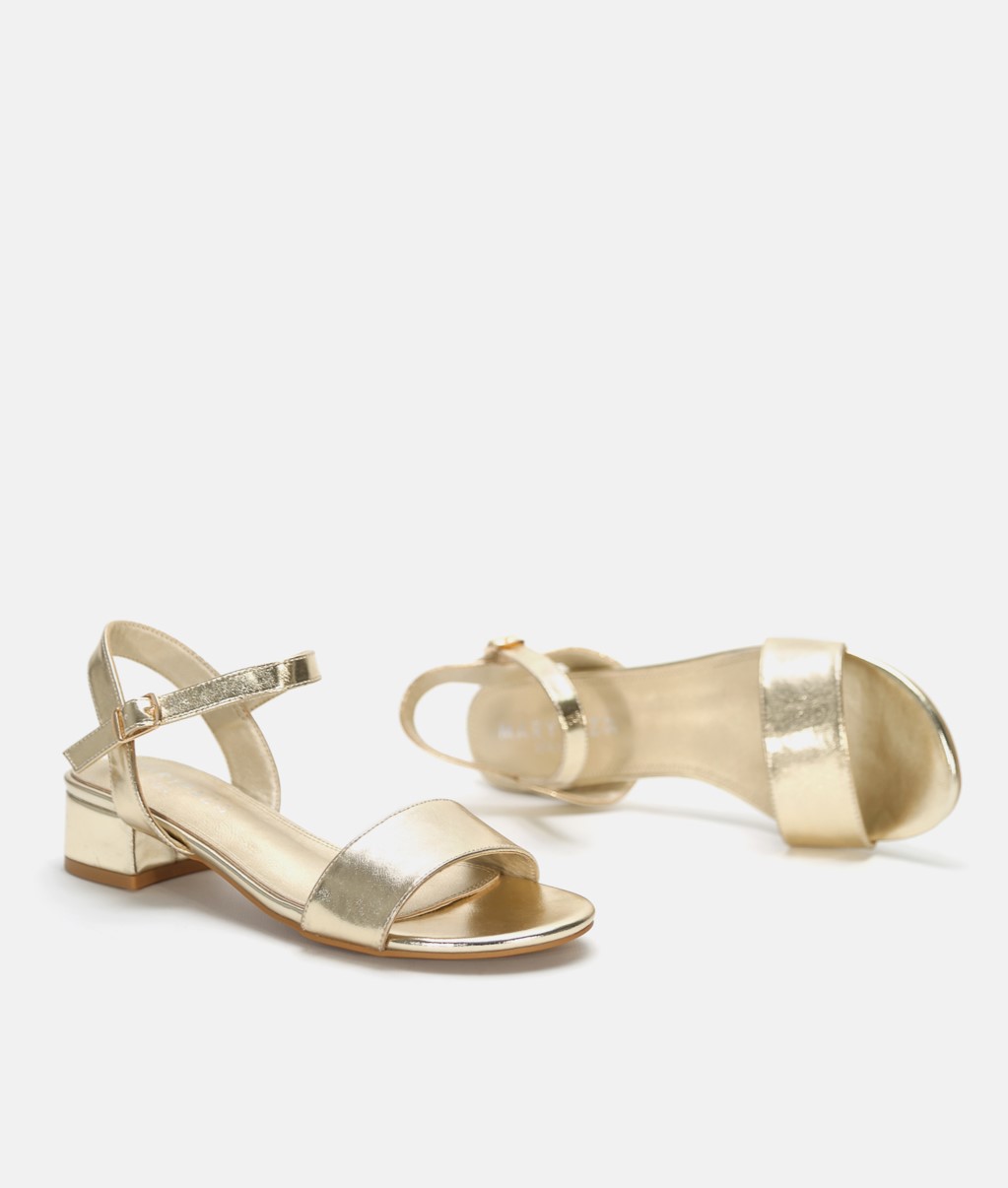 Sand&aacute;lia de salto baixo image number null